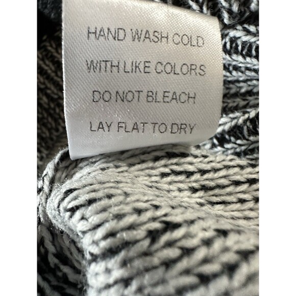 UNIQ Juniors Oversized Long Sleeve Owl Knit Sweater Black & White Size Small - Picture 6 of 6